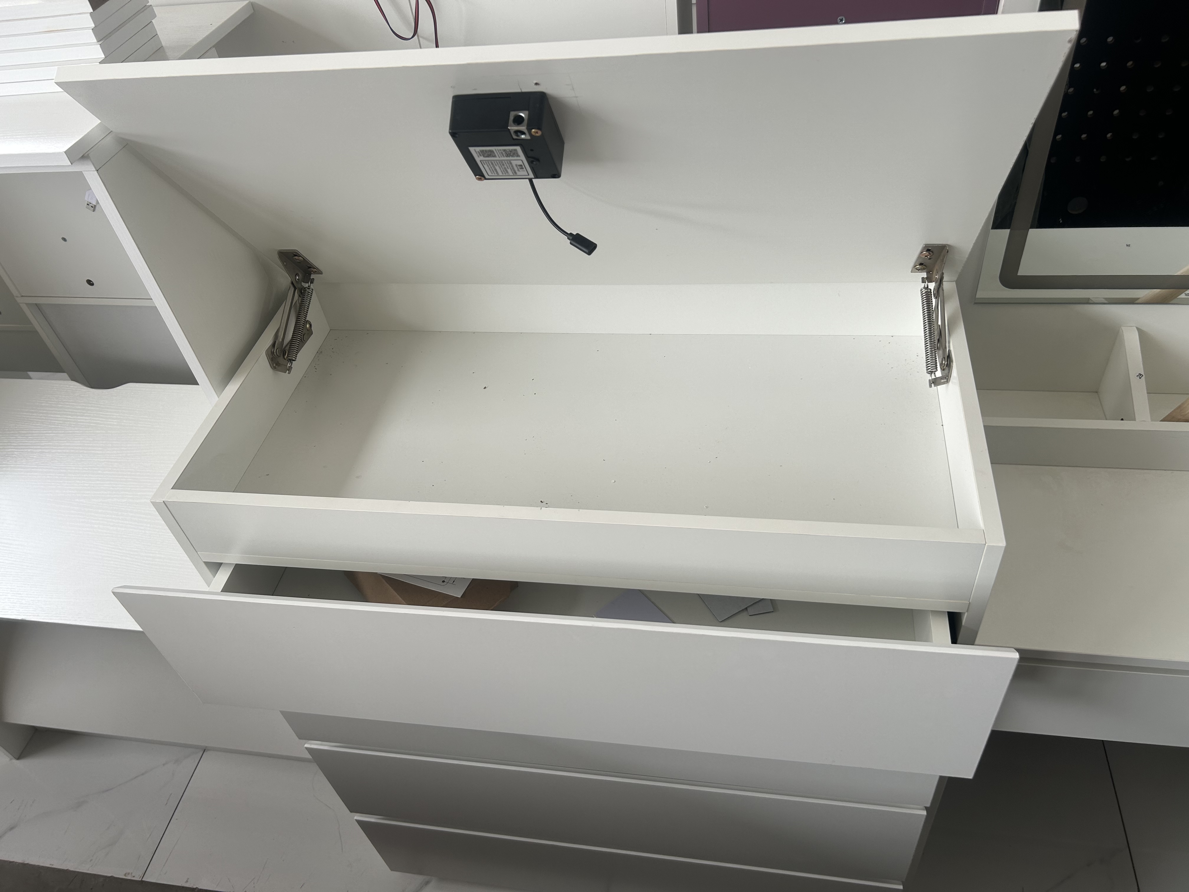 Modern Freestanding 4 Drawer Tall Chest of Drawers with Camouflaged Flip-Top Hidden Stash Compartment, Secure Anti-Theft Concealed Storage Bedroom Dresser for Valuables Jewelry Cash Documents